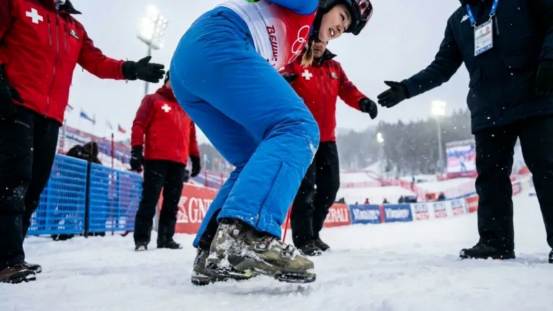 自力で一歩を踏み出す瞬間の臨場感ある足元のアップ画像